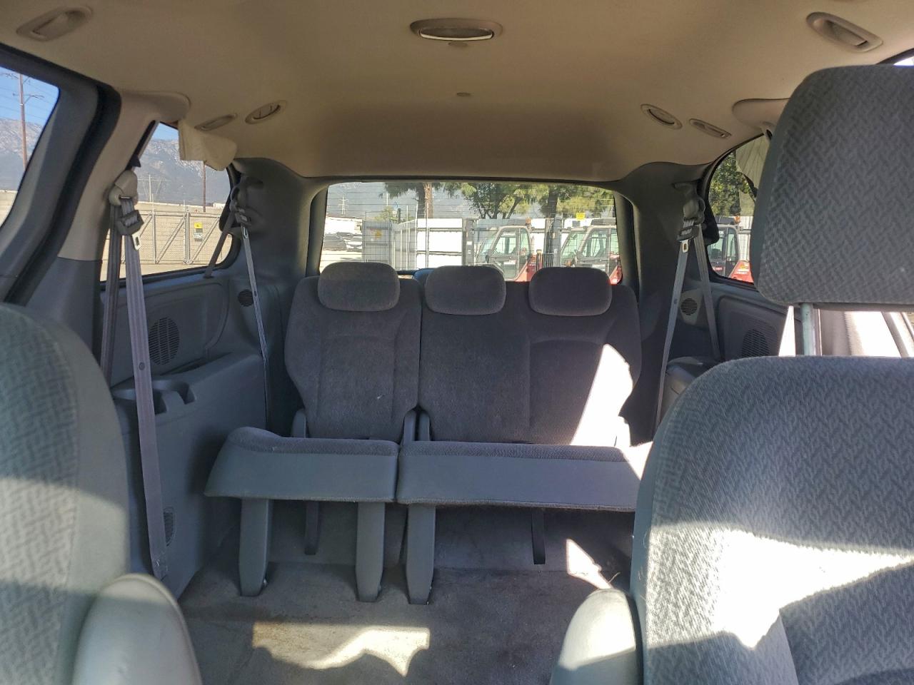 2005 CHRYSLER TOWN & COUNTRY LX photo 10
