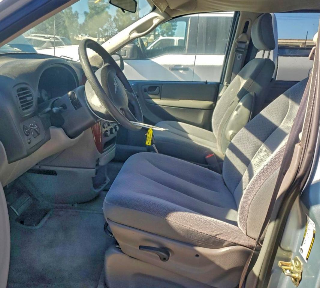 2005 CHRYSLER TOWN & COUNTRY LX photo 7