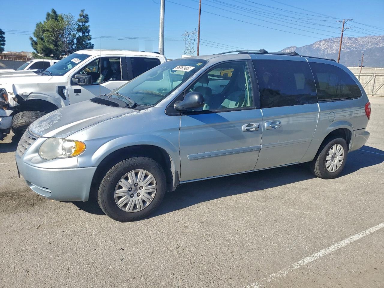 2005 CHRYSLER TOWN & COUNTRY