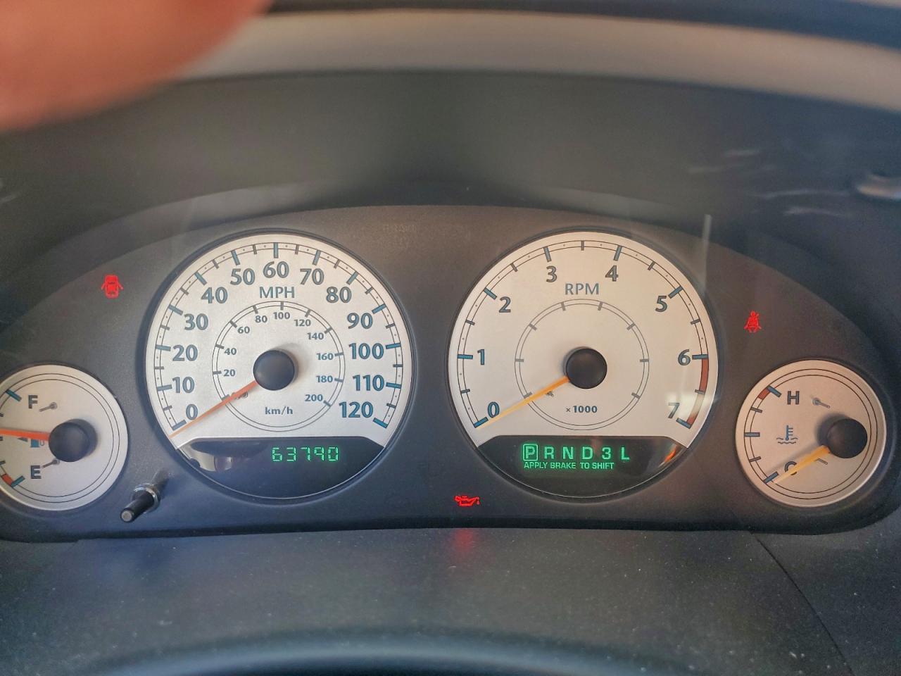 2005 CHRYSLER TOWN & COUNTRY LX photo 9