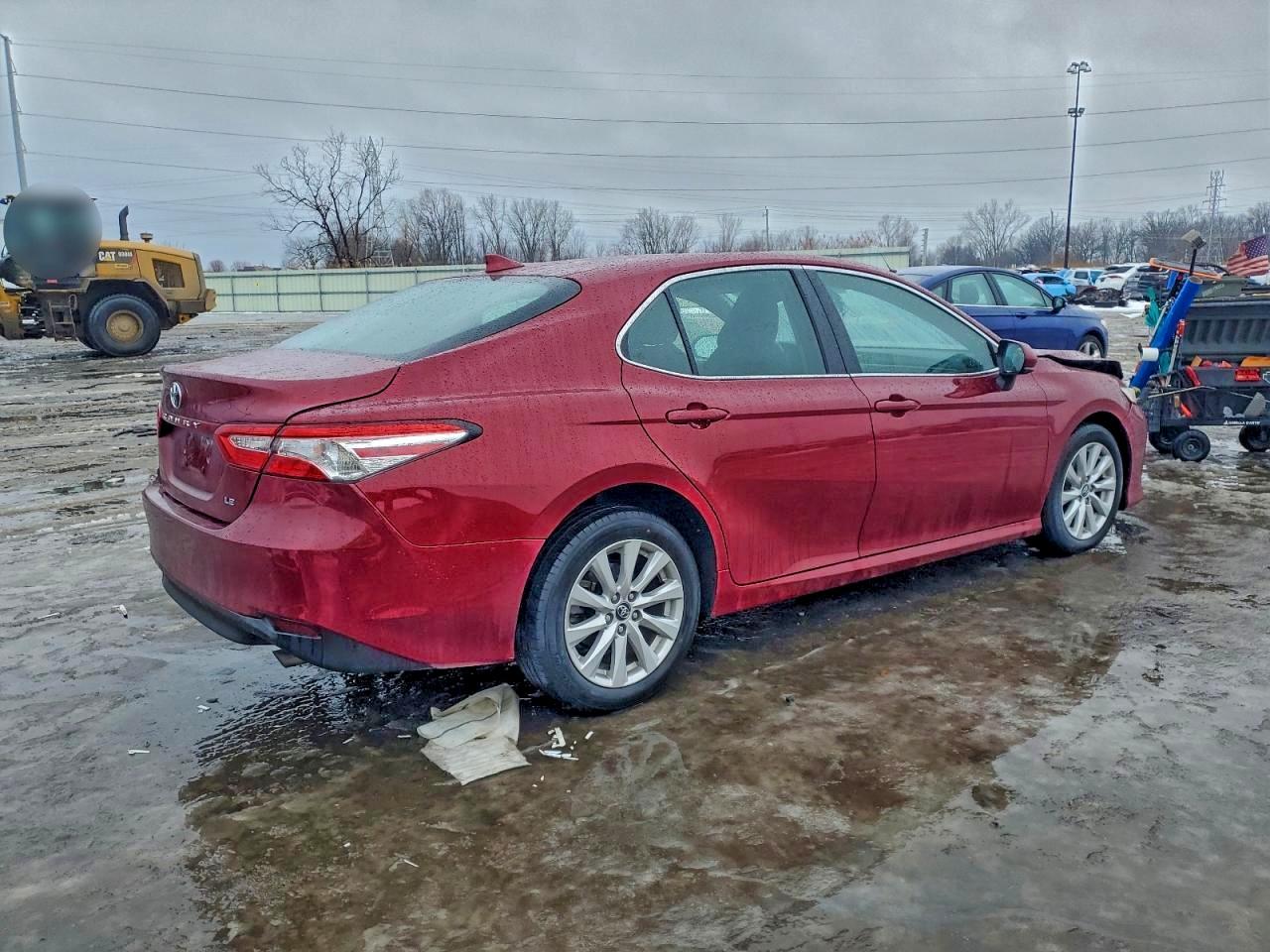 2020 TOYOTA CAMRY LE photo 3