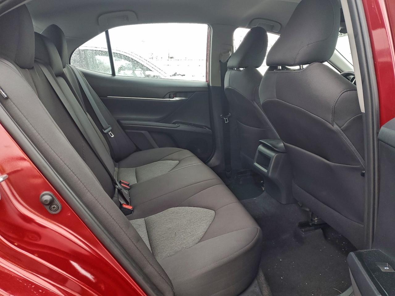 2020 TOYOTA CAMRY LE photo 10