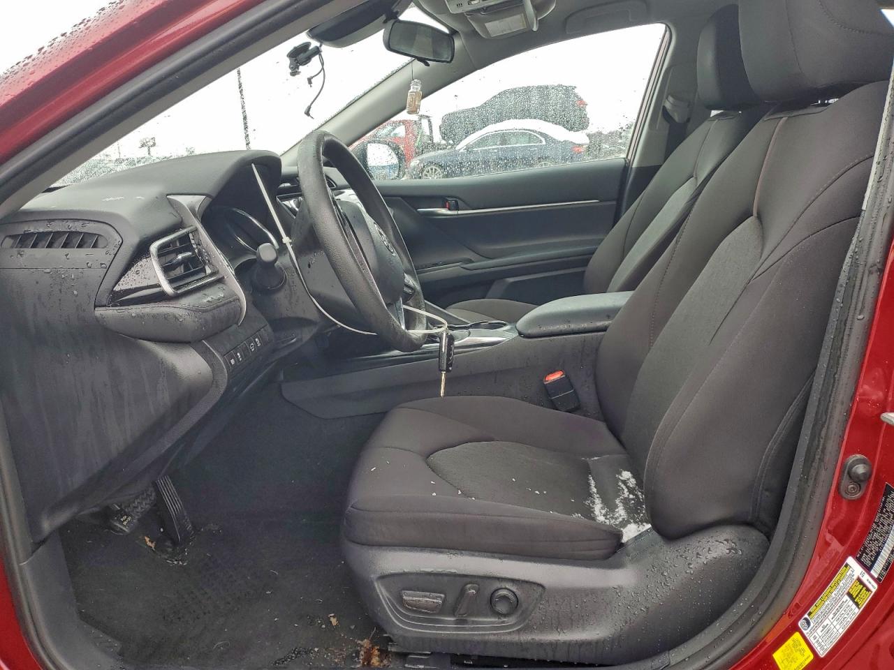 2020 TOYOTA CAMRY LE photo 7