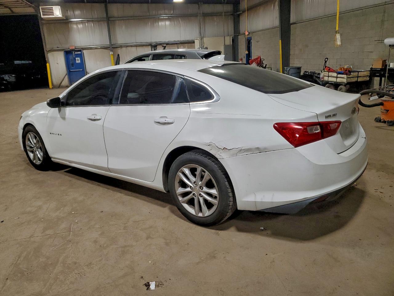 2016 CHEVROLET MALIBU LT photo 2
