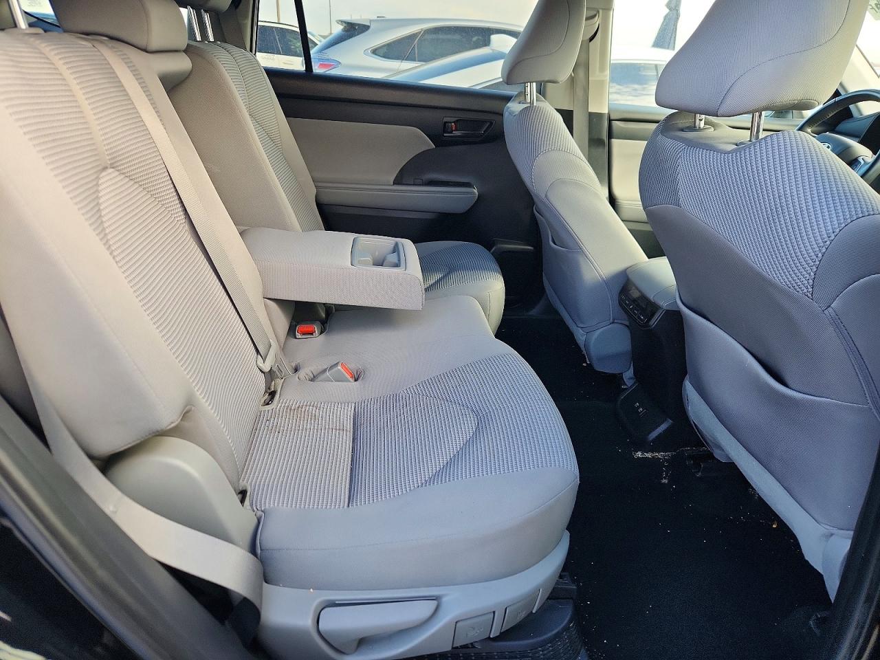 2021 TOYOTA HIGHLANDER HYBRID LE photo 10