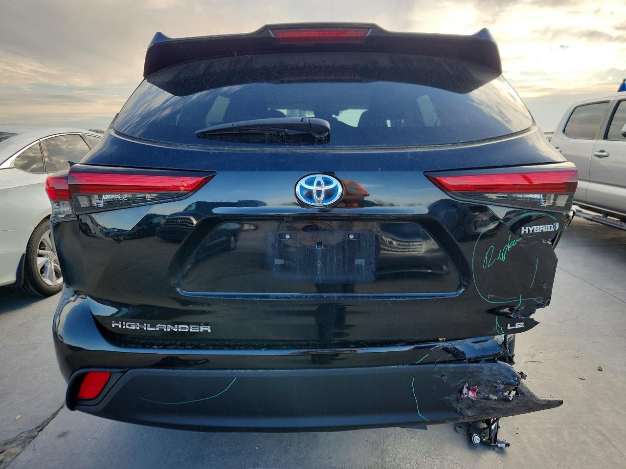 2021 TOYOTA HIGHLANDER HYBRID LE photo 6