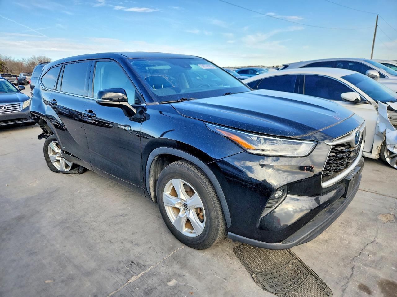2021 TOYOTA HIGHLANDER HYBRID LE photo 4