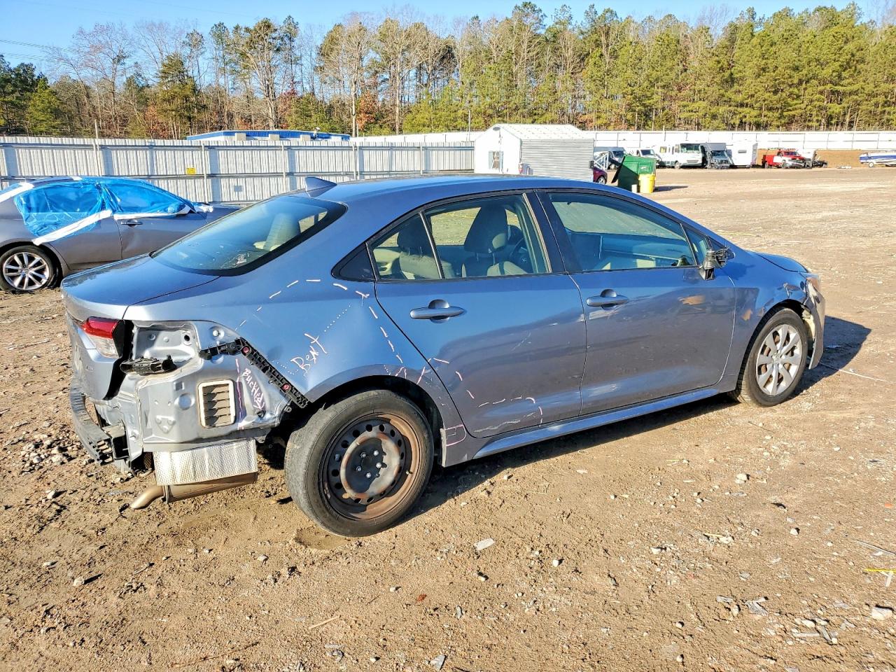 2021 TOYOTA COROLLA LE photo 3