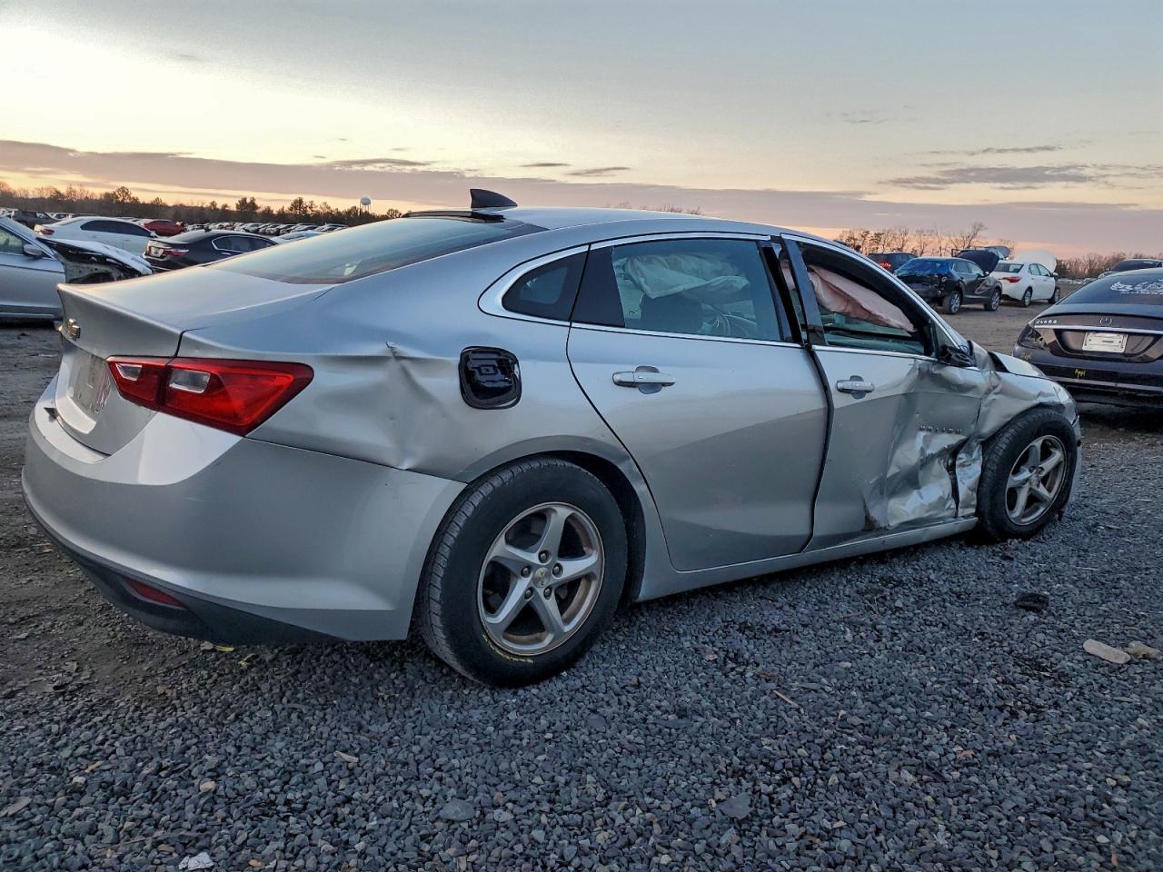 2017 CHEVROLET MALIBU LS photo 3