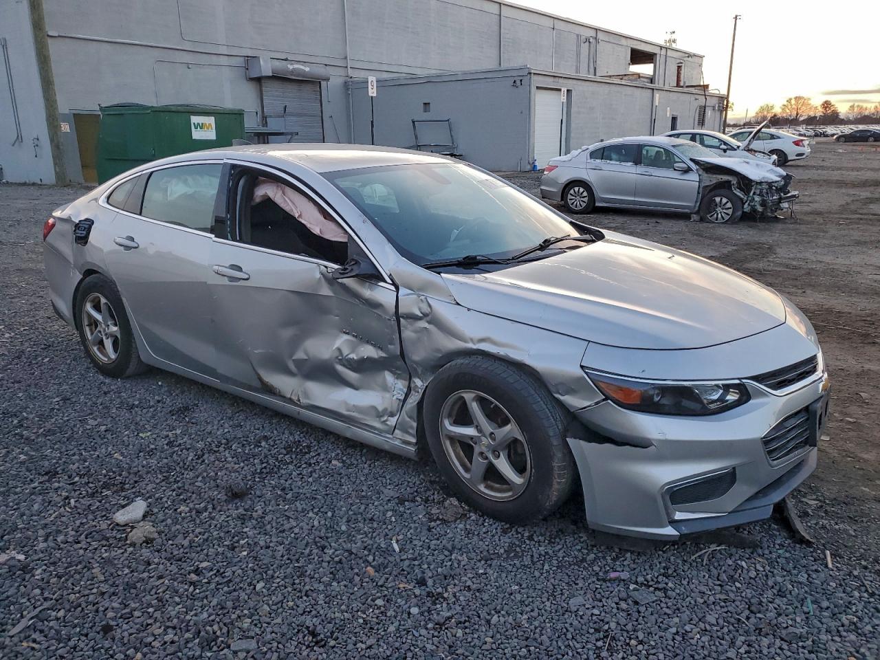 2017 CHEVROLET MALIBU LS photo 4