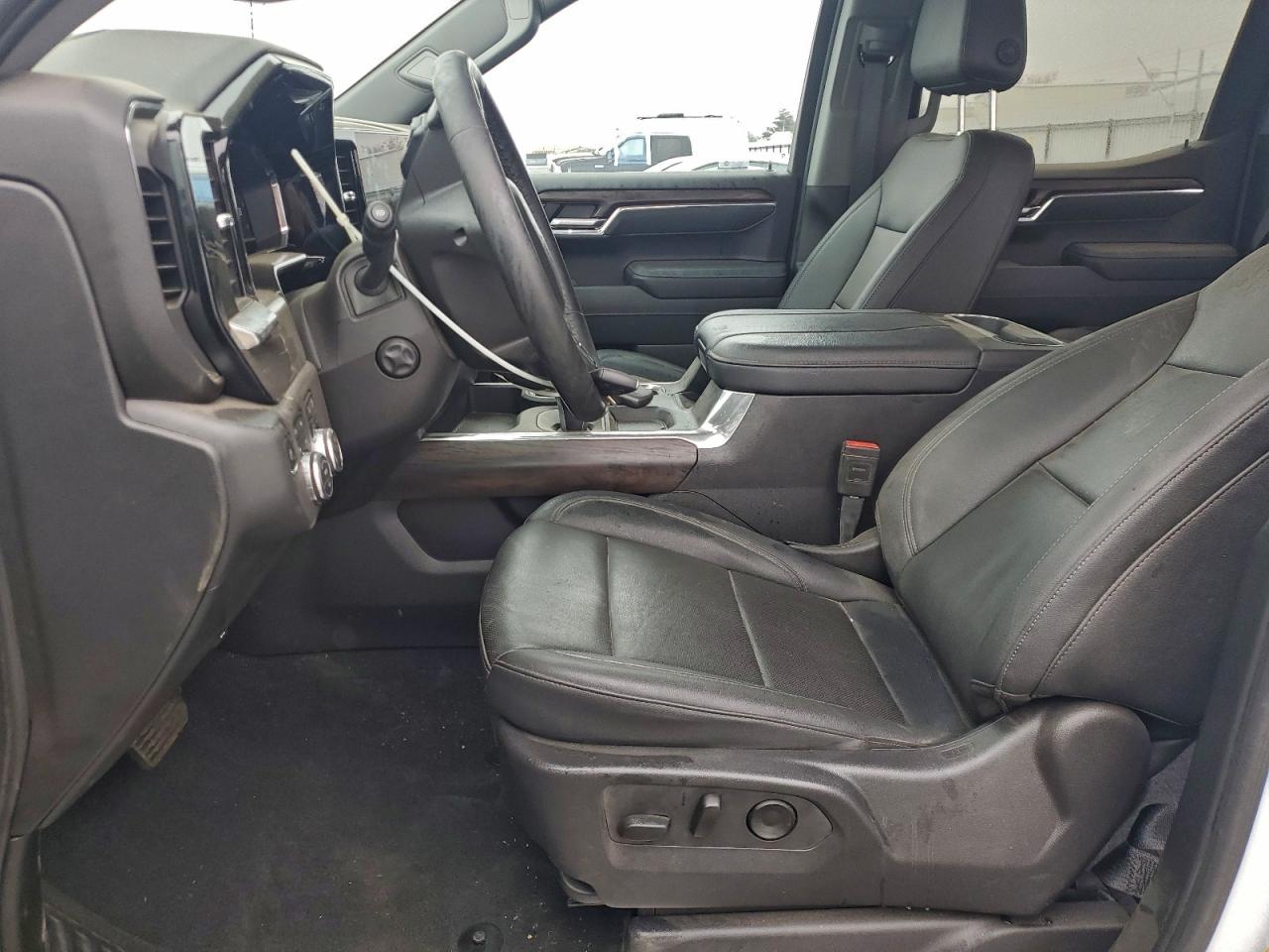 2025 GMC SIERRA K1500 SLT photo 7