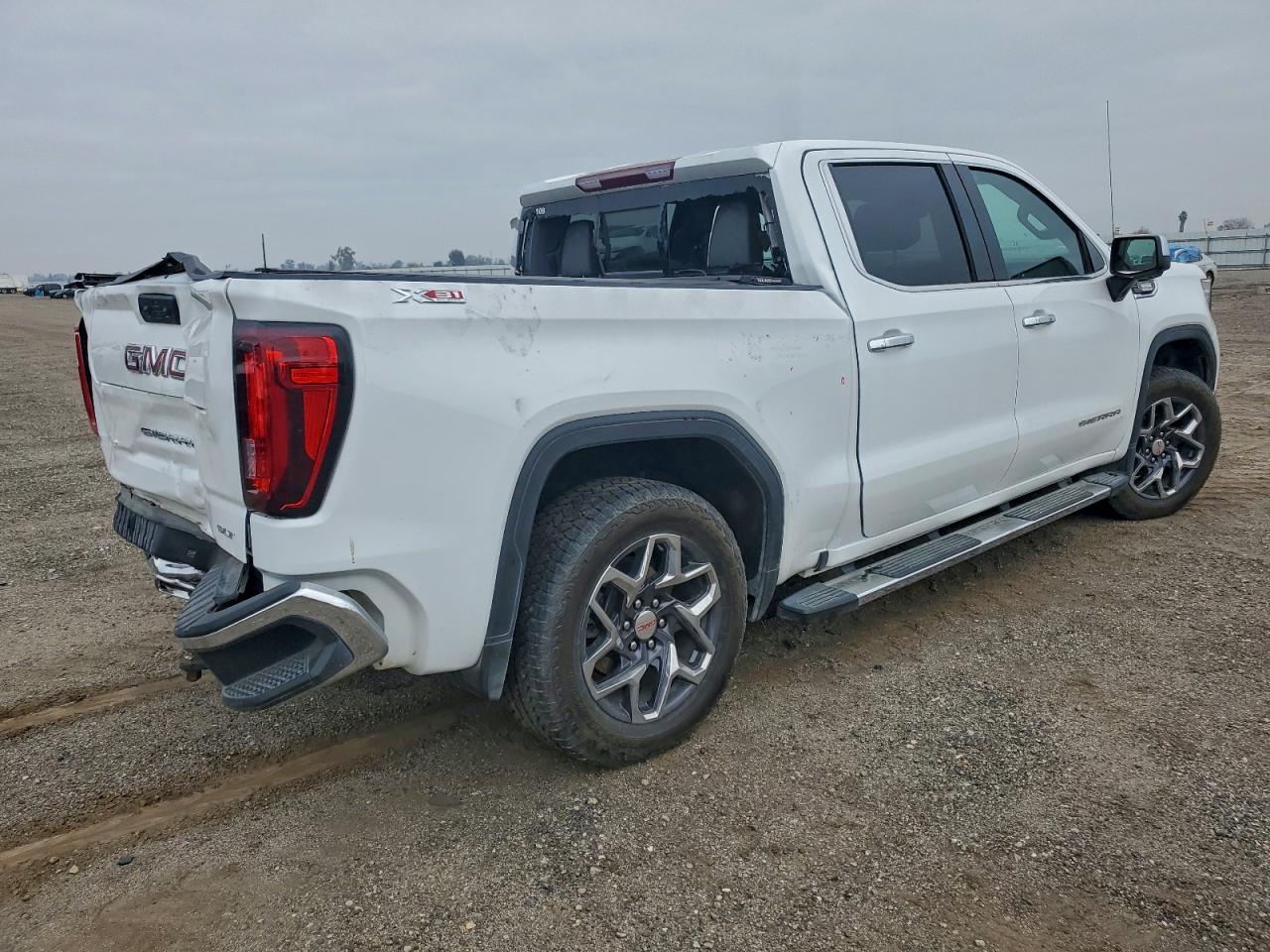 2025 GMC SIERRA K1500 SLT photo 3