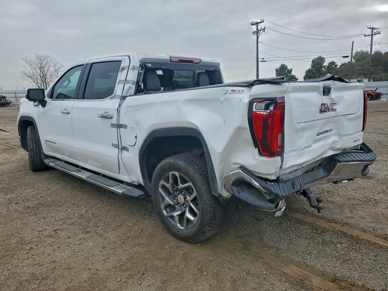 2025 GMC SIERRA K1500 SLT photo 2