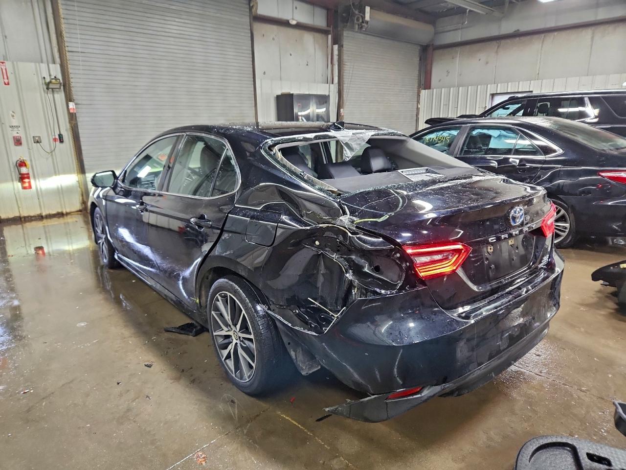 2023 TOYOTA CAMRY XLE photo 2