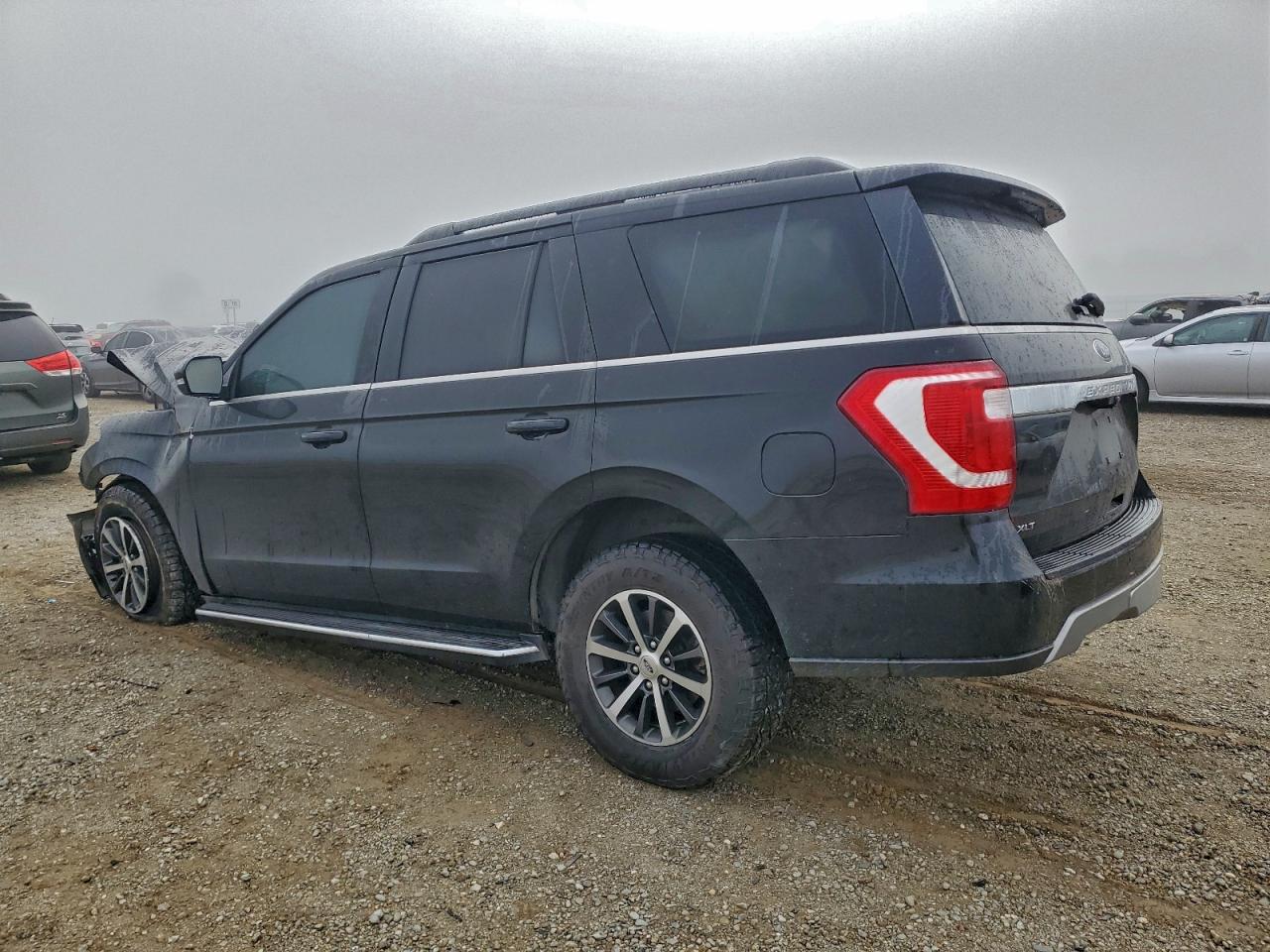 2018 FORD EXPEDITION XLT photo 2
