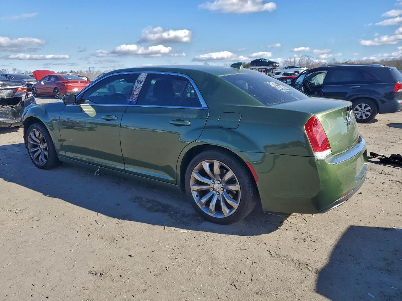 2018 CHRYSLER 300 TOURING photo 2