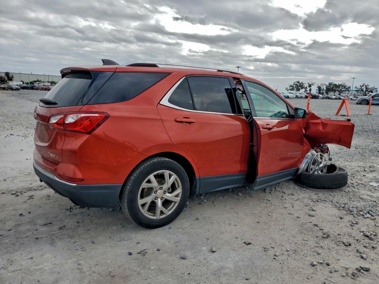 2020 CHEVROLET EQUINOX LT photo 3