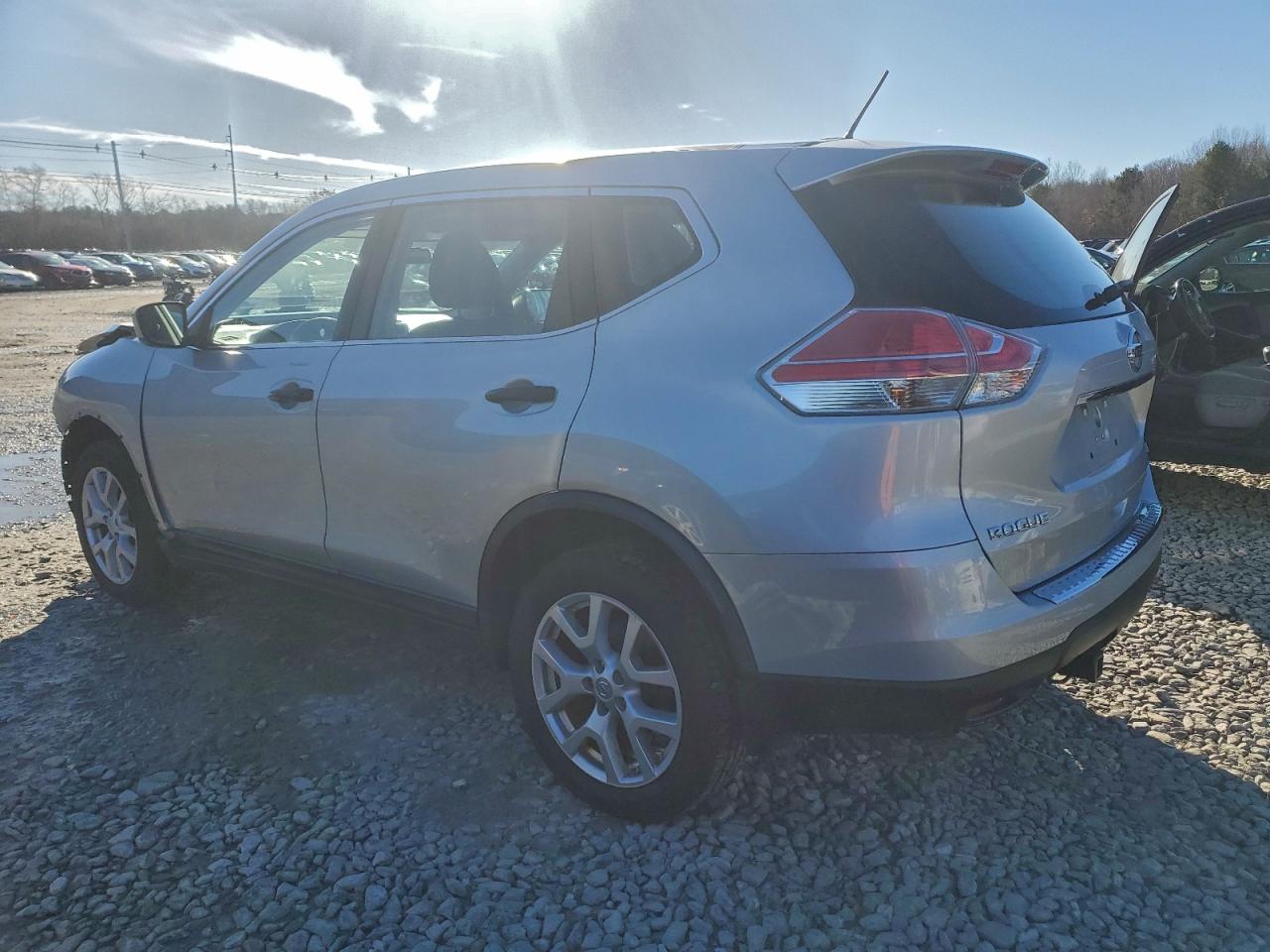 2016 NISSAN ROGUE S photo 2