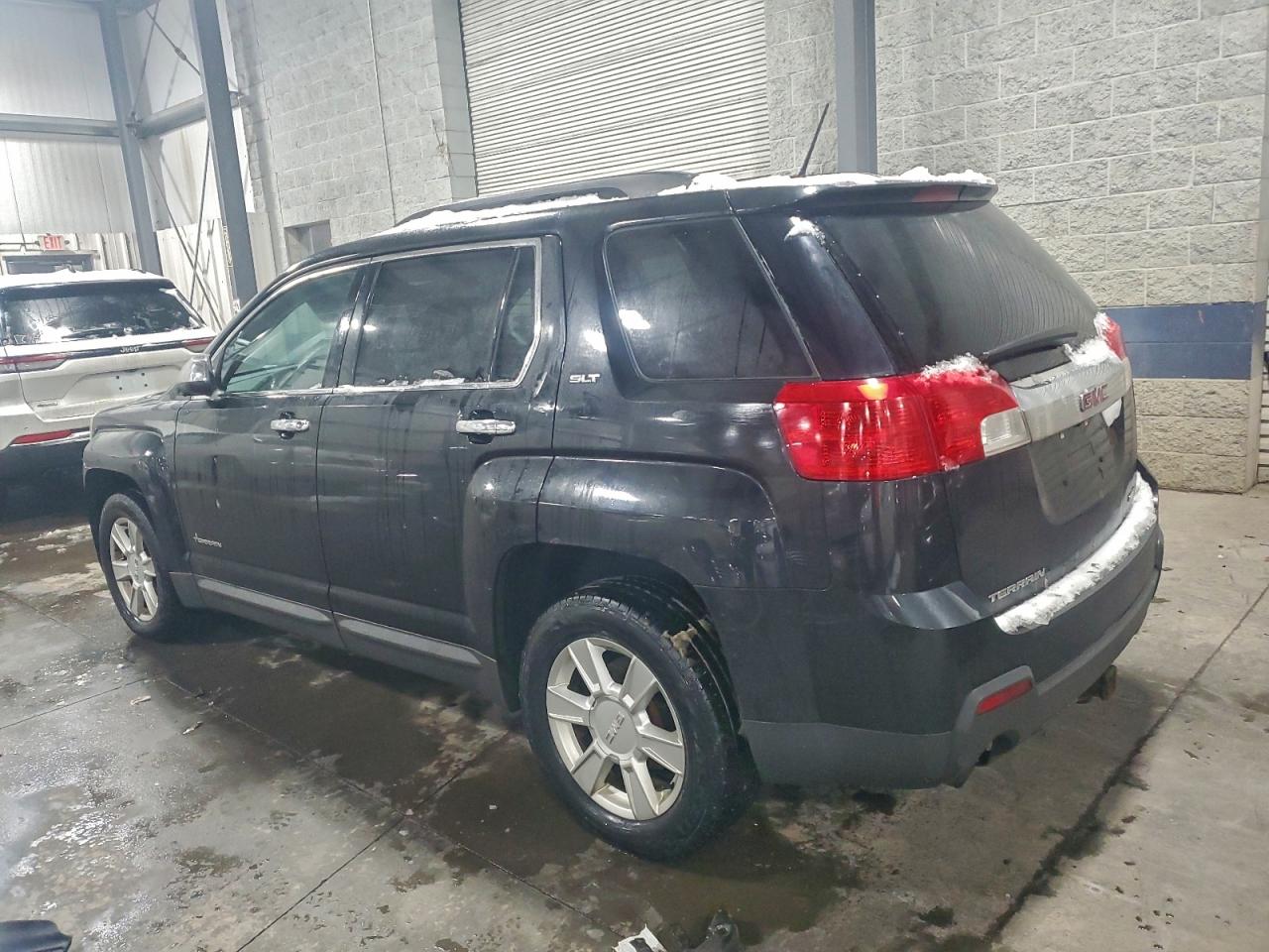 2013 GMC TERRAIN SLT photo 2