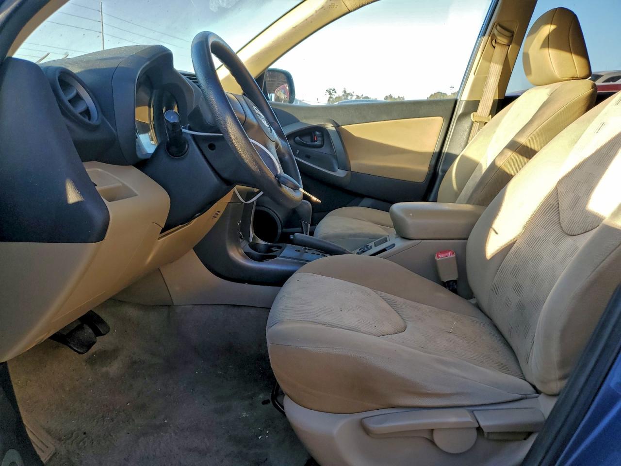 2011 TOYOTA RAV4 photo 7