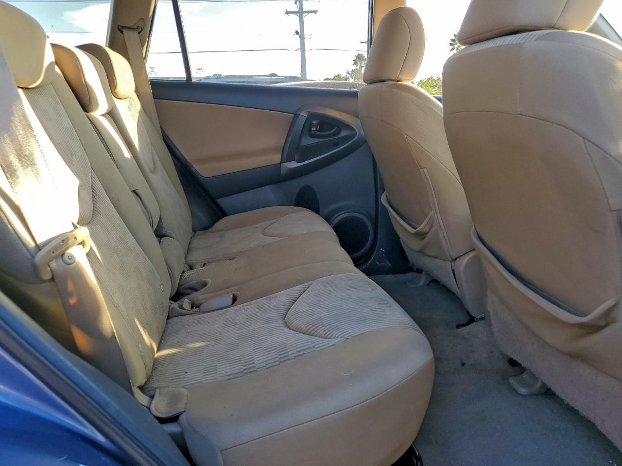 2011 TOYOTA RAV4 photo 11