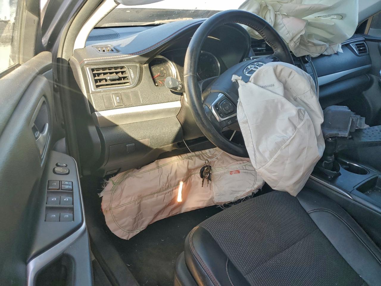 2016 TOYOTA CAMRY LE photo 8