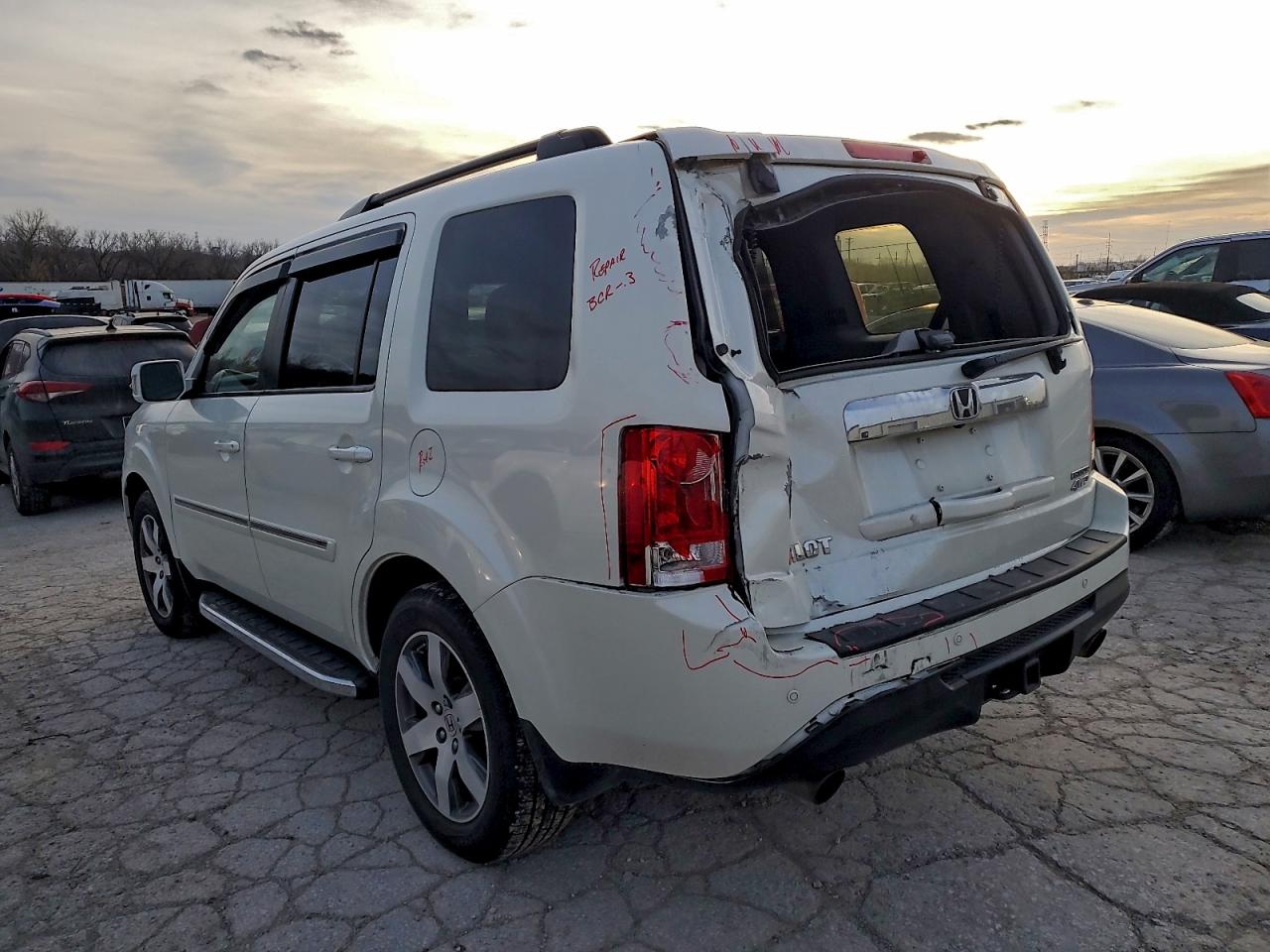 2015 HONDA PILOT TOURING photo 2