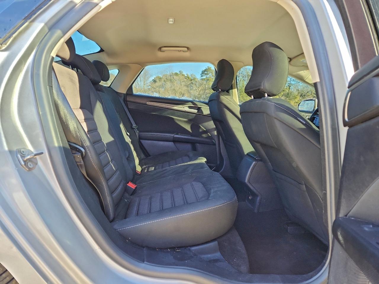 2018 FORD FUSION SE photo 19