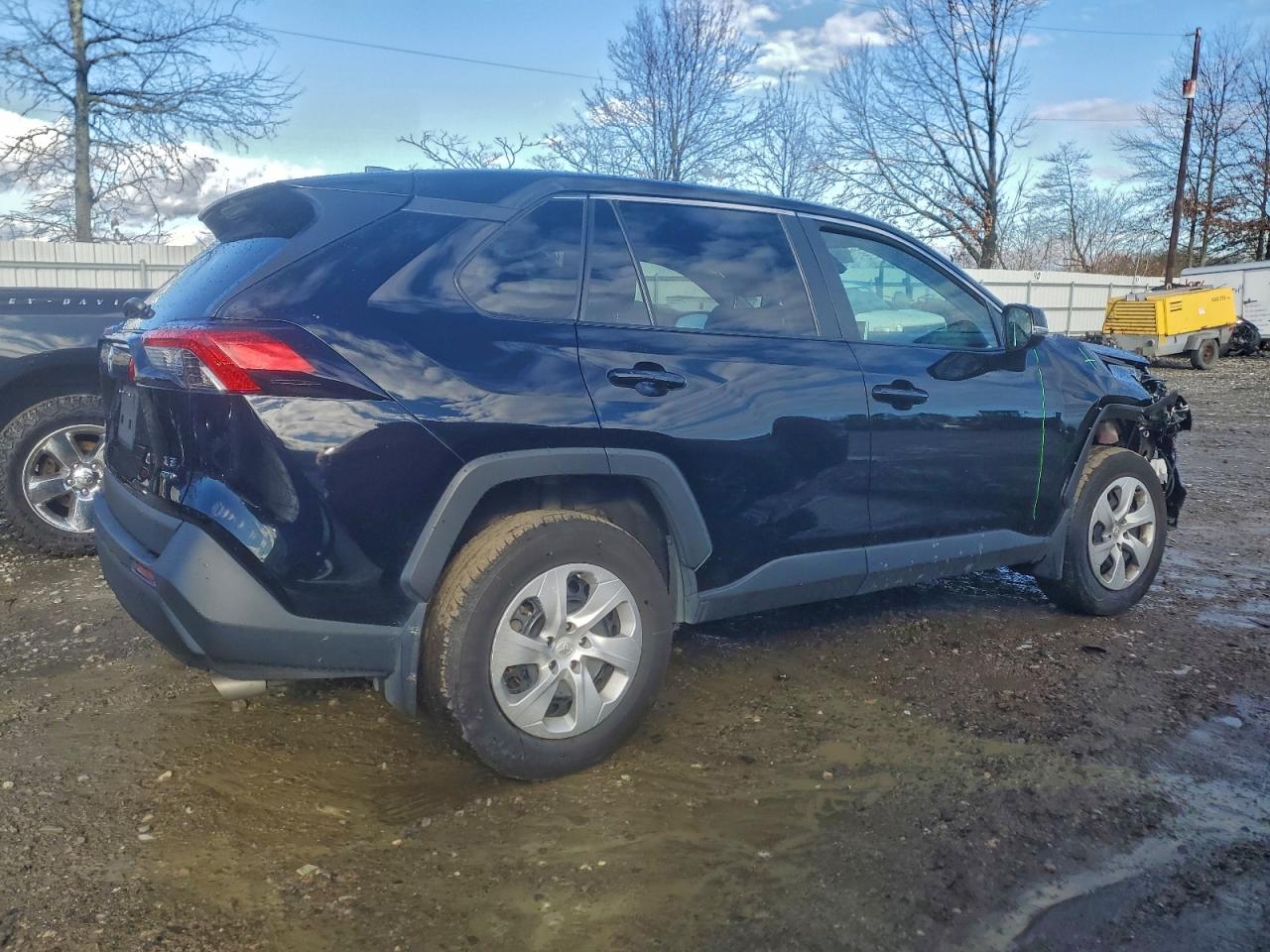 2024 TOYOTA RAV4 LE photo 3