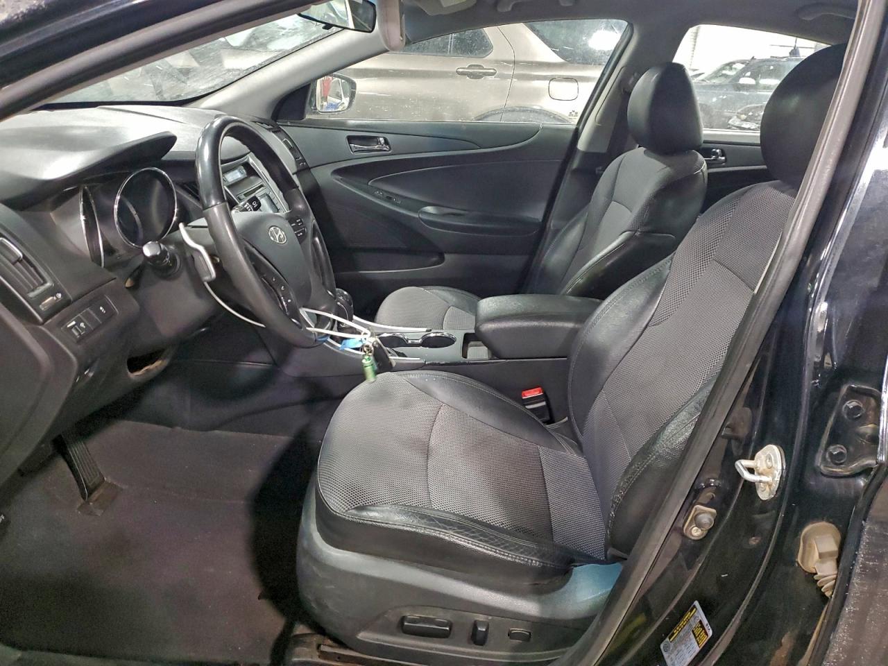 2011 HYUNDAI SONATA SE photo 7