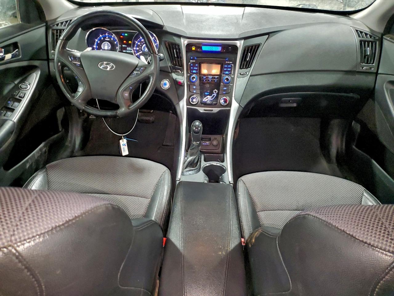2011 HYUNDAI SONATA SE photo 8