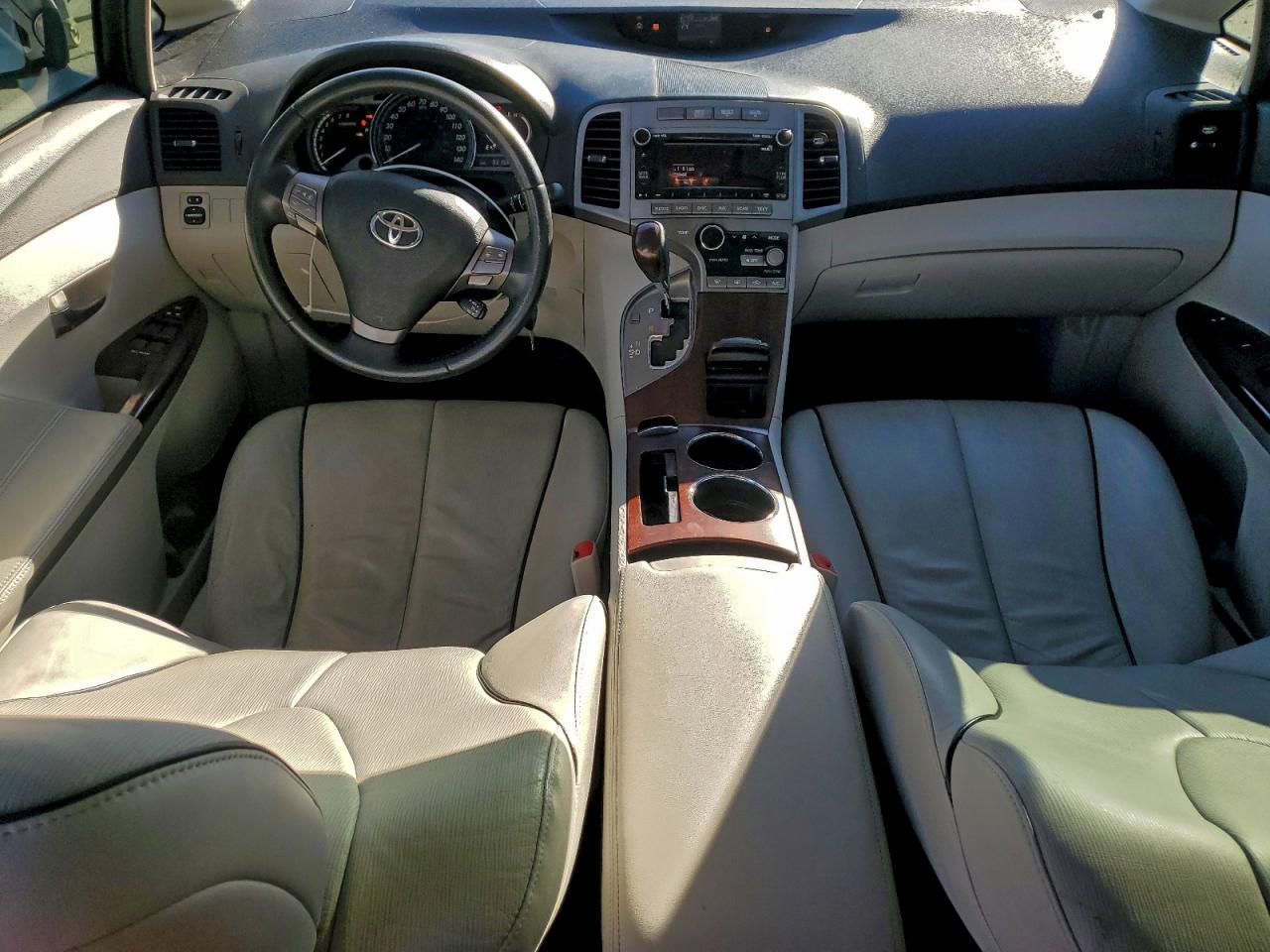 2010 TOYOTA VENZA photo 8