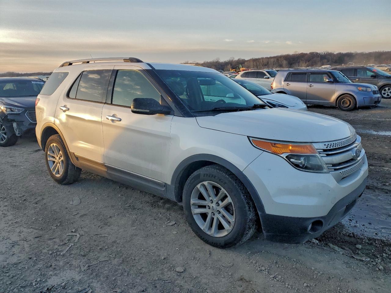 2013 FORD EXPLORER XLT photo 4