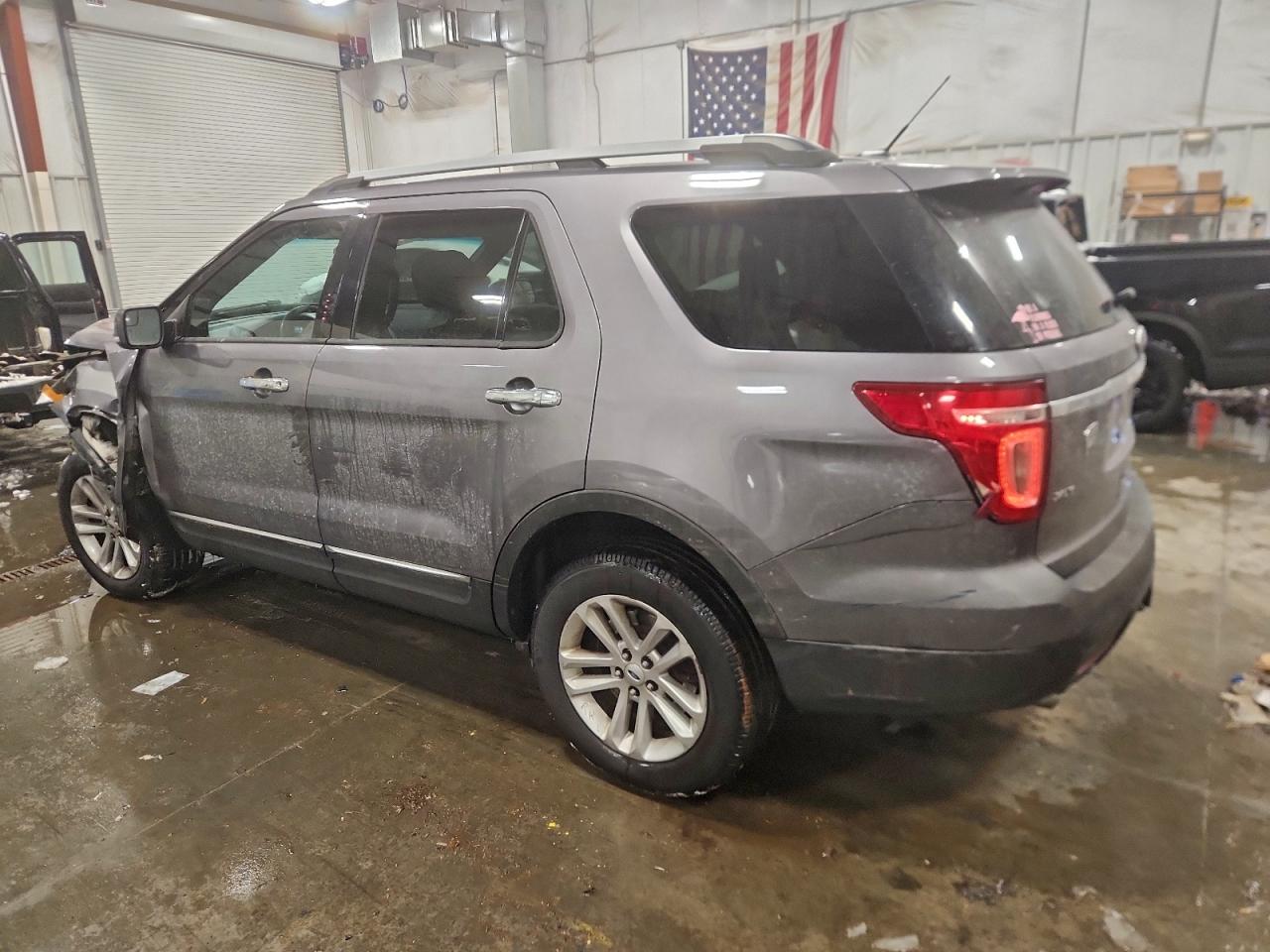 2013 FORD EXPLORER XLT photo 4
