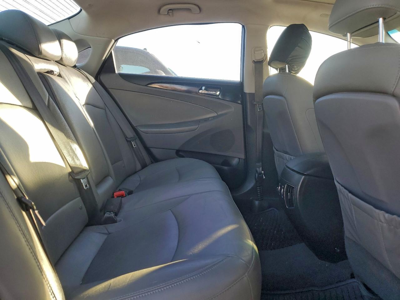 2013 HYUNDAI SONATA SE photo 19