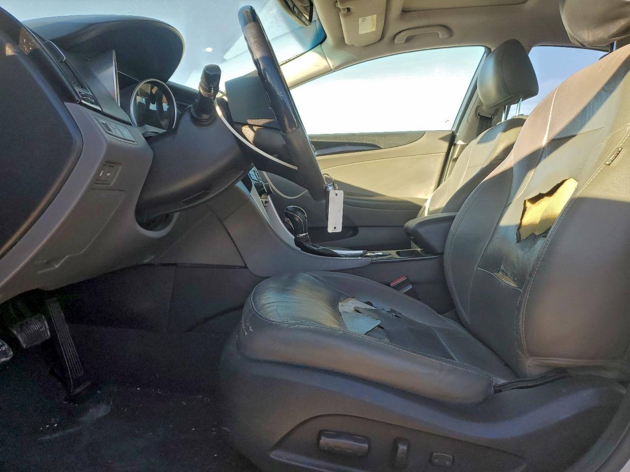 2013 HYUNDAI SONATA SE photo 13