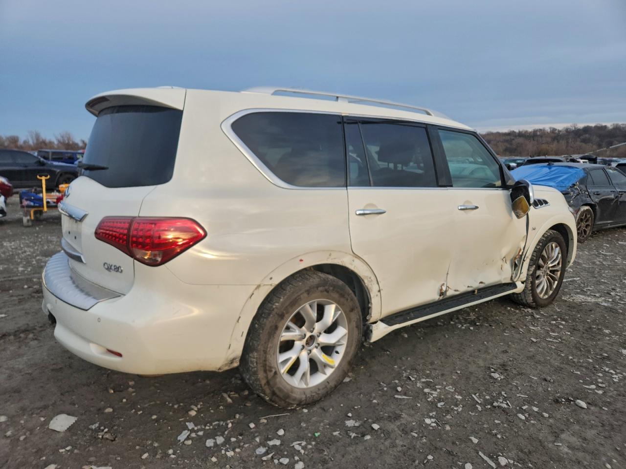 2017 INFINITI QX80 BASE photo 3