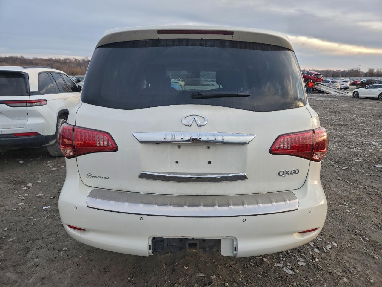 2017 INFINITI QX80 BASE photo 6