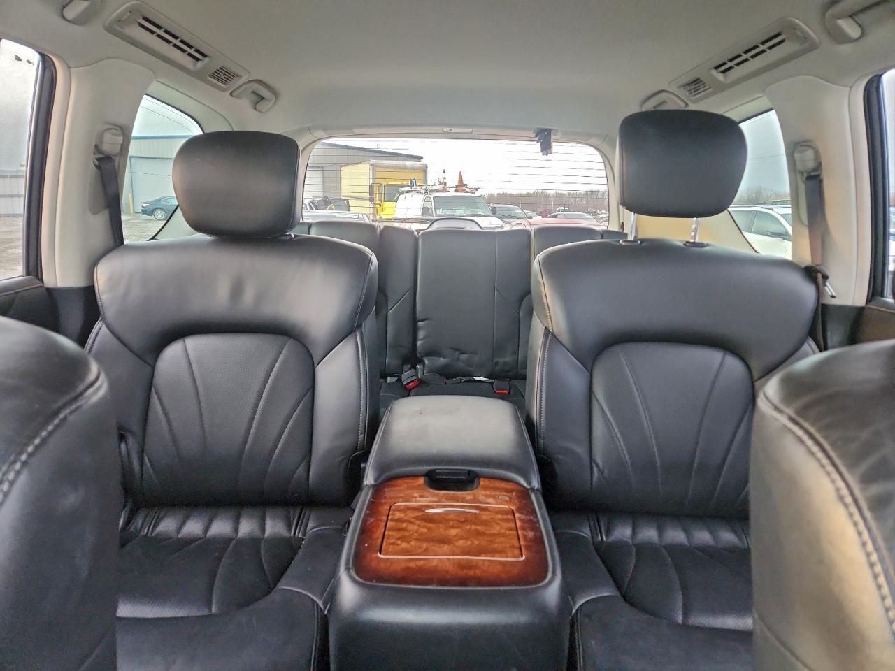 2017 INFINITI QX80 BASE photo 10