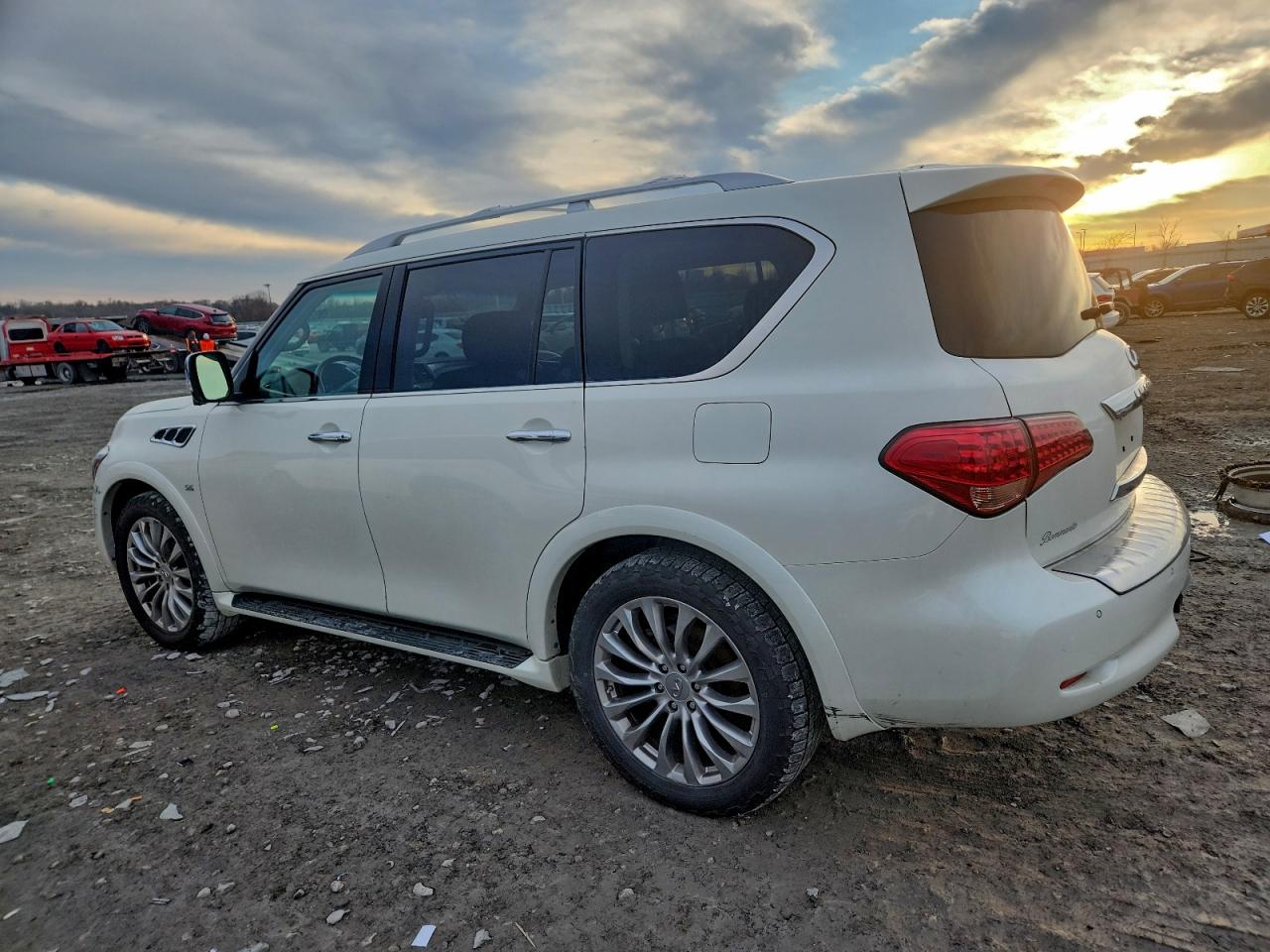 2017 INFINITI QX80 BASE photo 2