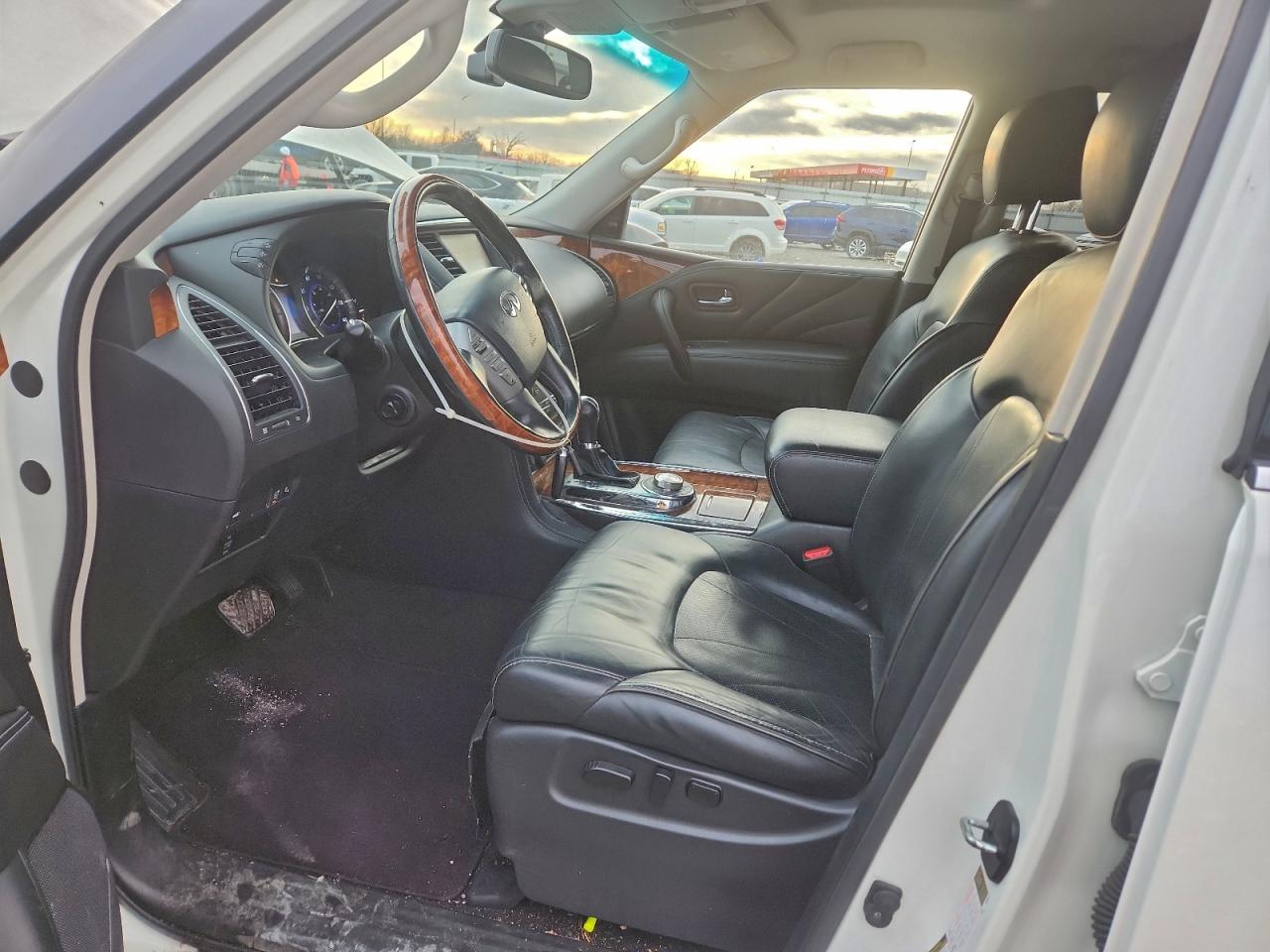 2017 INFINITI QX80 BASE photo 7