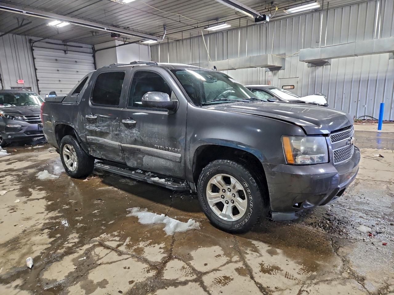 2011 CHEVROLET AVALANCHE LTZ photo 4