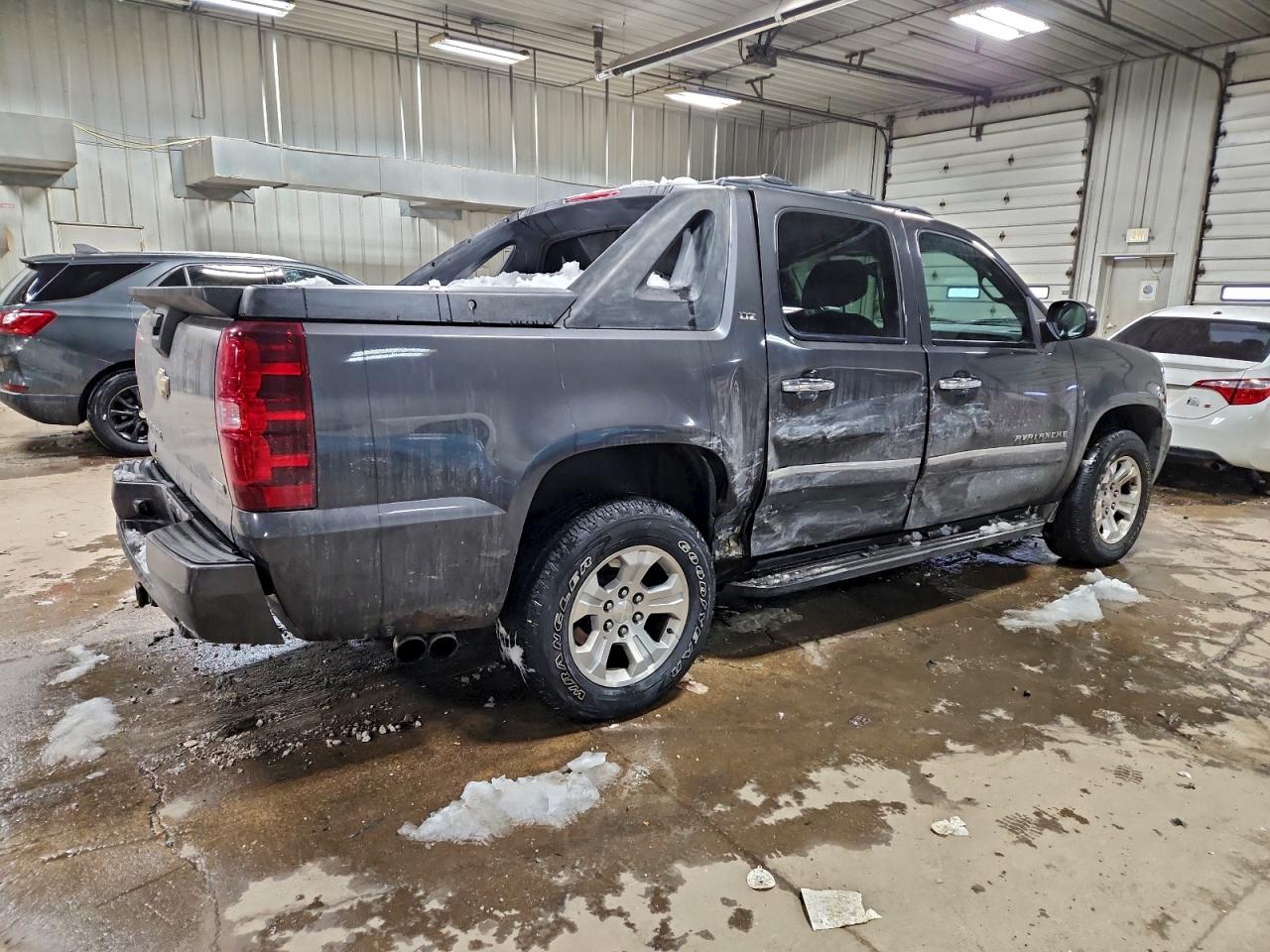 2011 CHEVROLET AVALANCHE LTZ photo 3