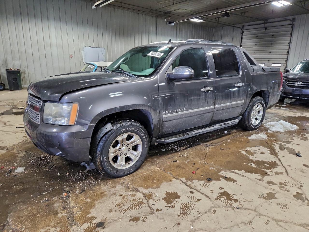 2011 CHEVROLET AVALANCHE