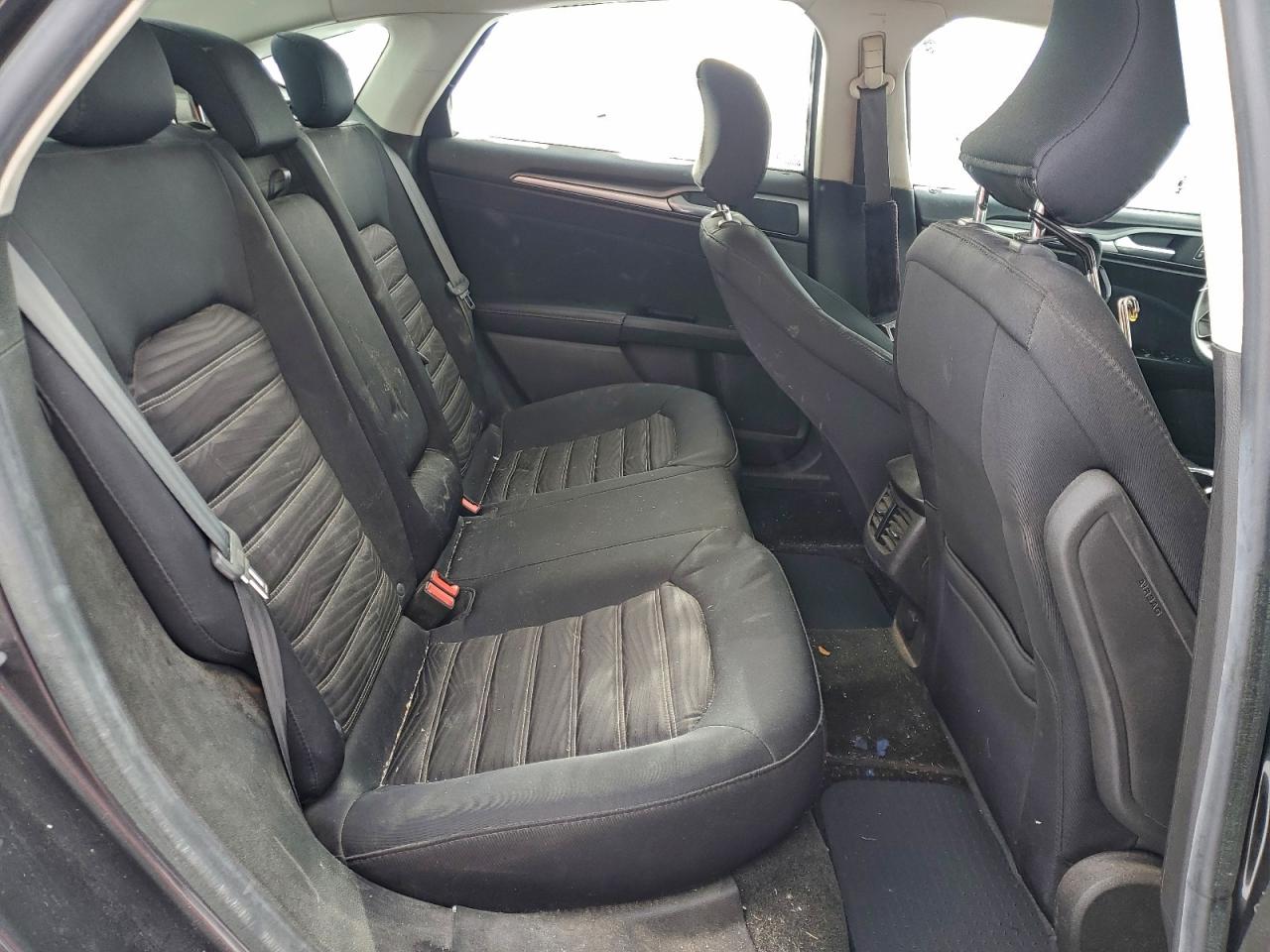 2016 FORD FUSION SE photo 19