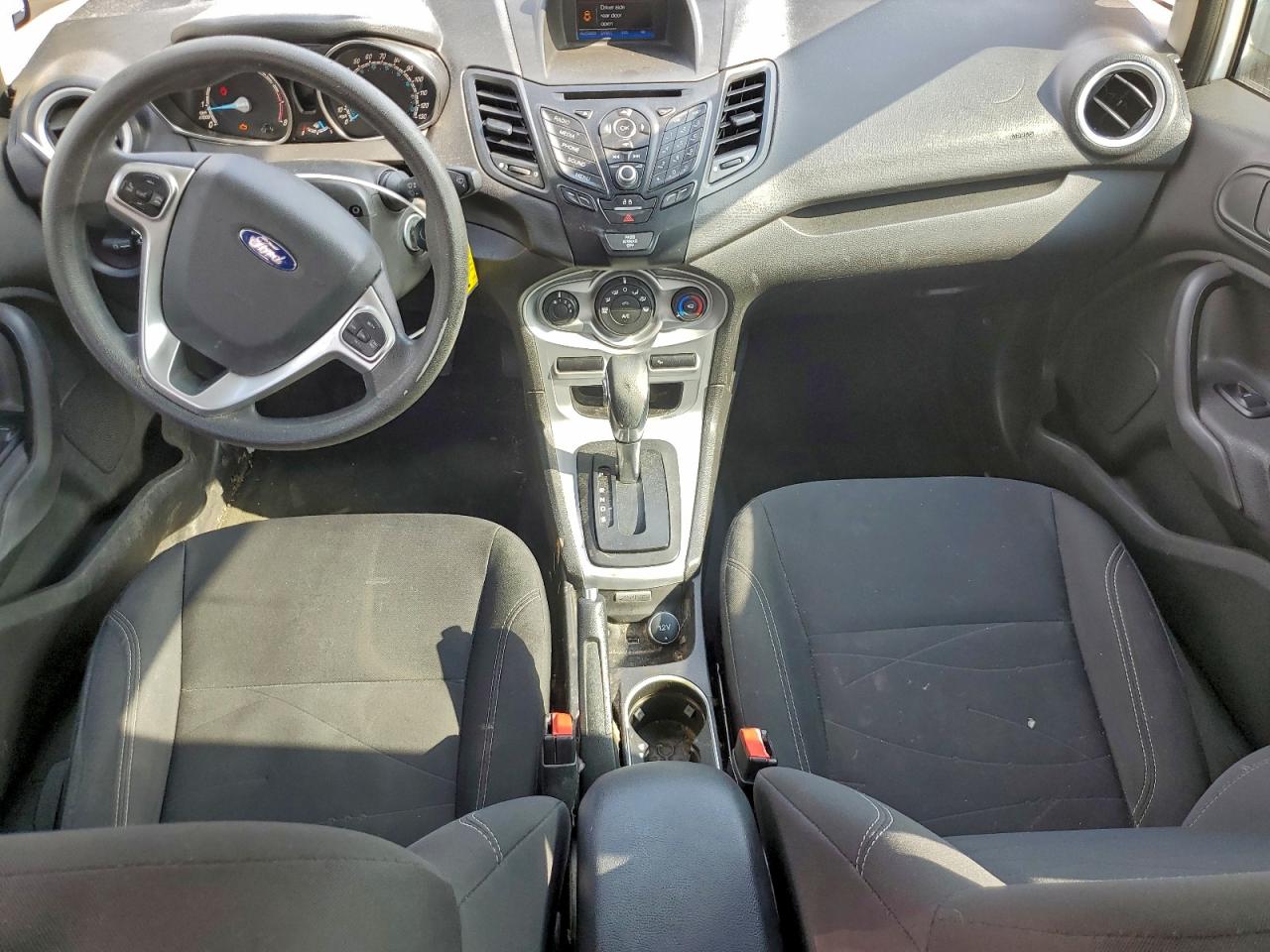2018 FORD FIESTA SE photo 8