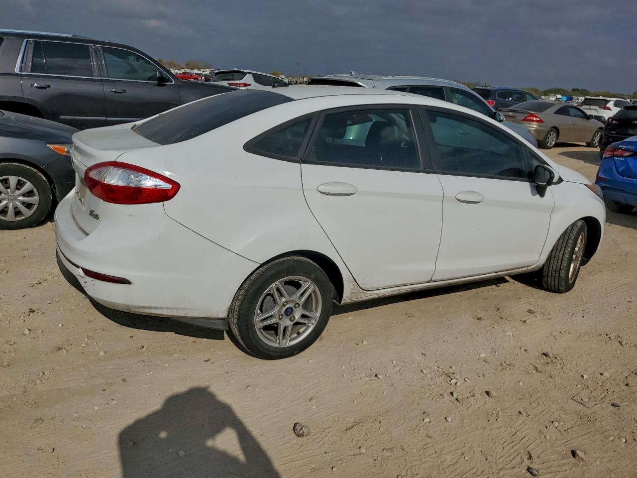 2018 FORD FIESTA SE photo 3