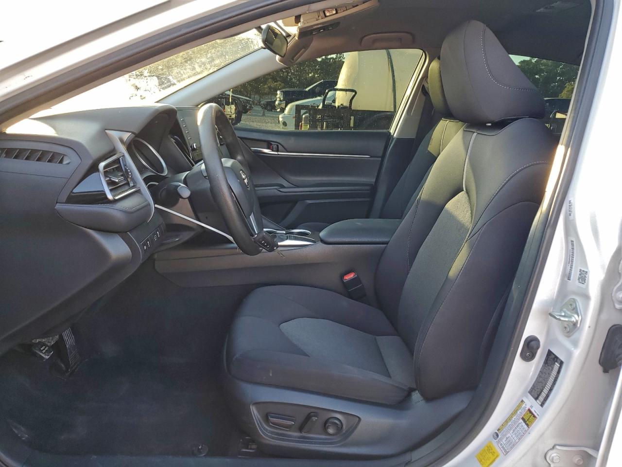 2022 TOYOTA CAMRY LE photo 19