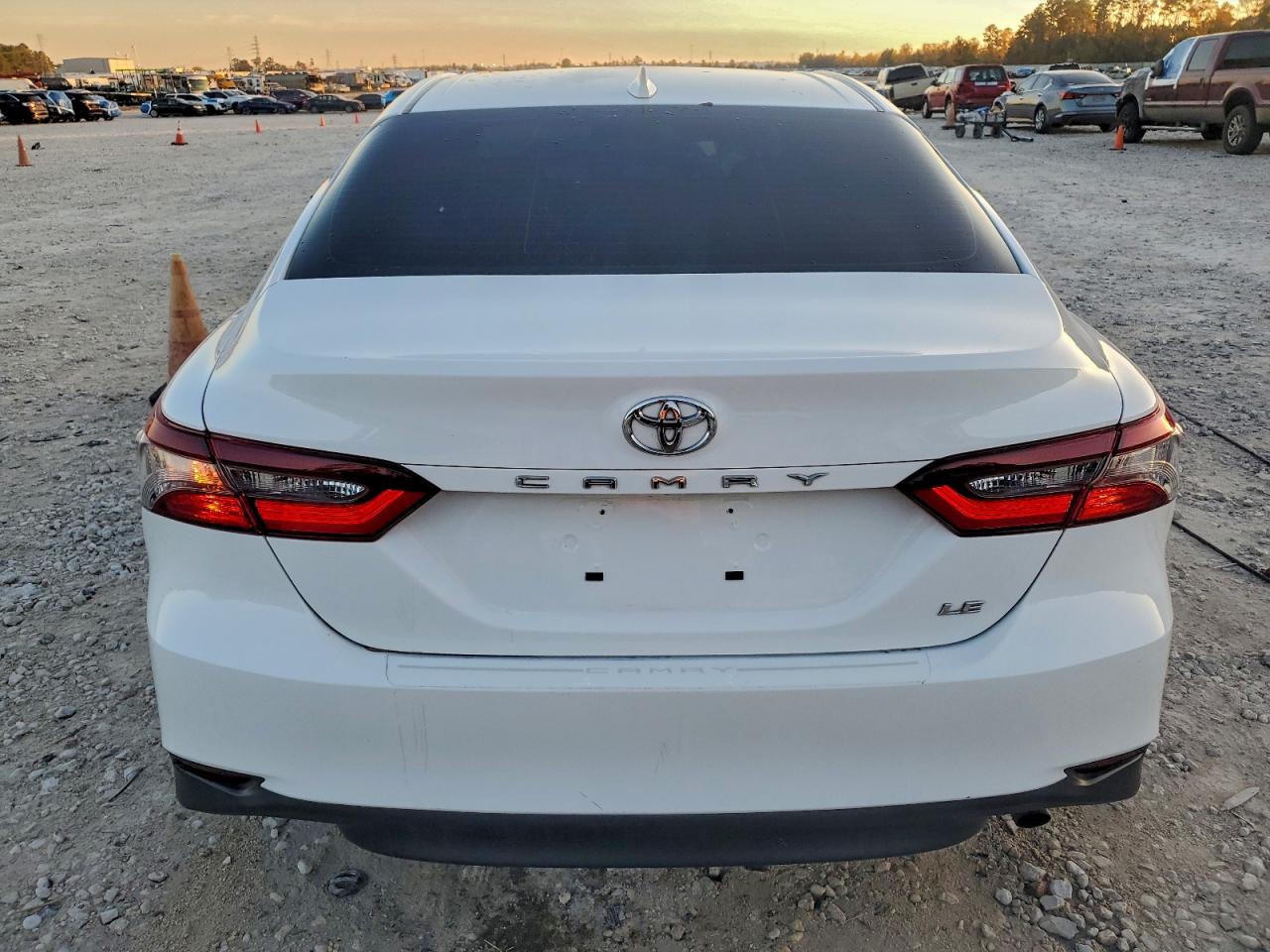 2022 TOYOTA CAMRY LE photo 16