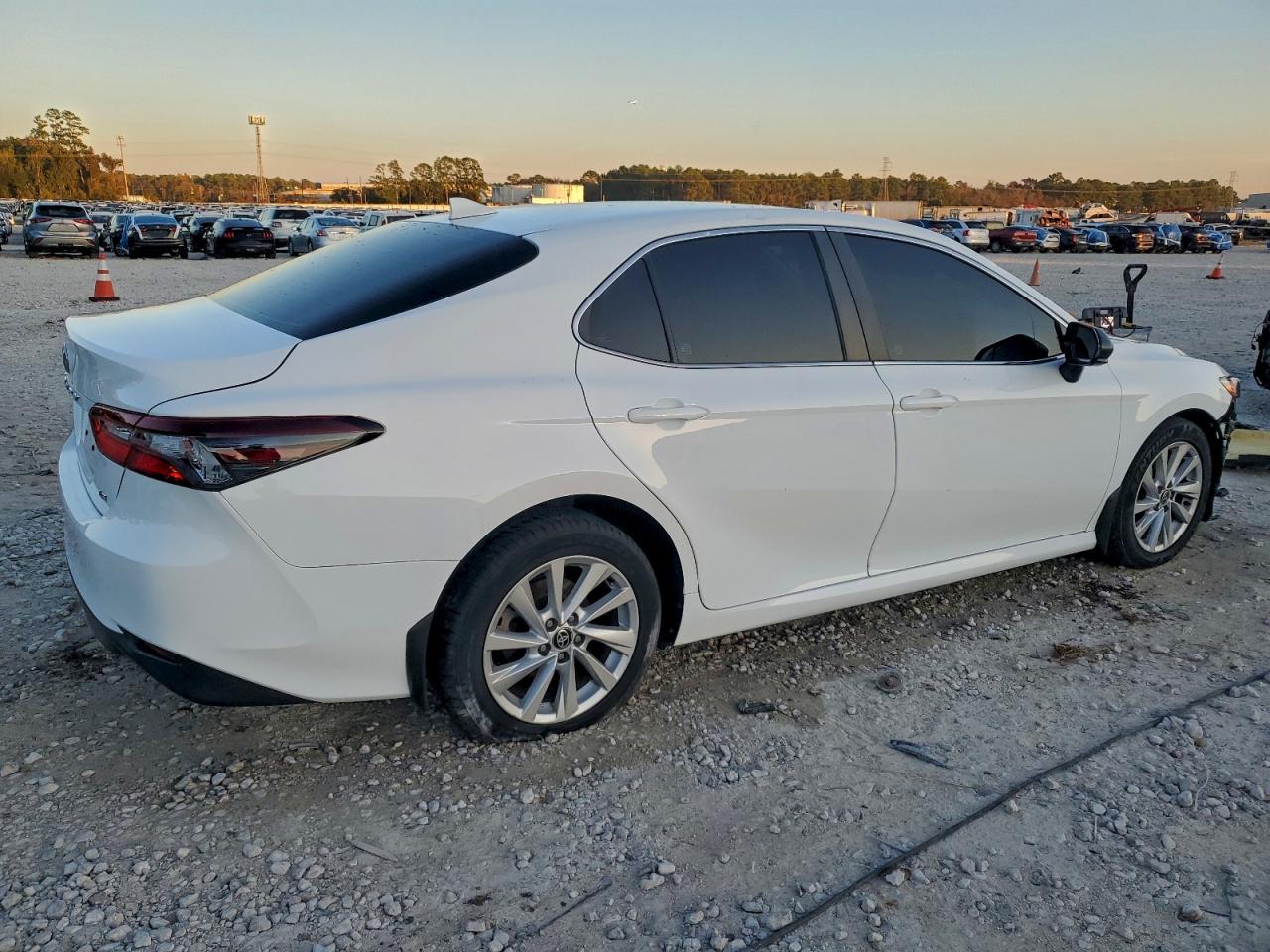 2022 TOYOTA CAMRY LE photo 7